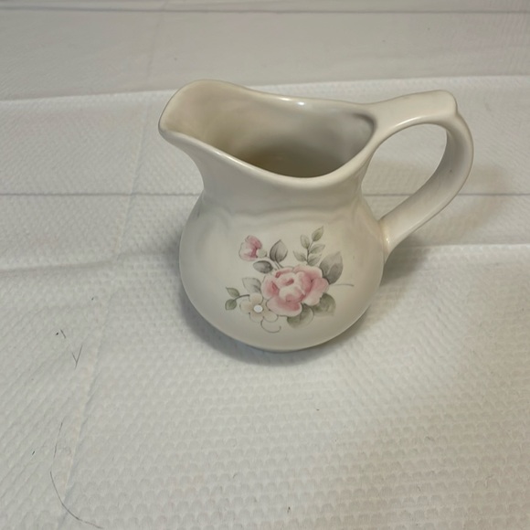 Pfaltzgraff Tea Rose Design Creamer - Picture 1 of 6